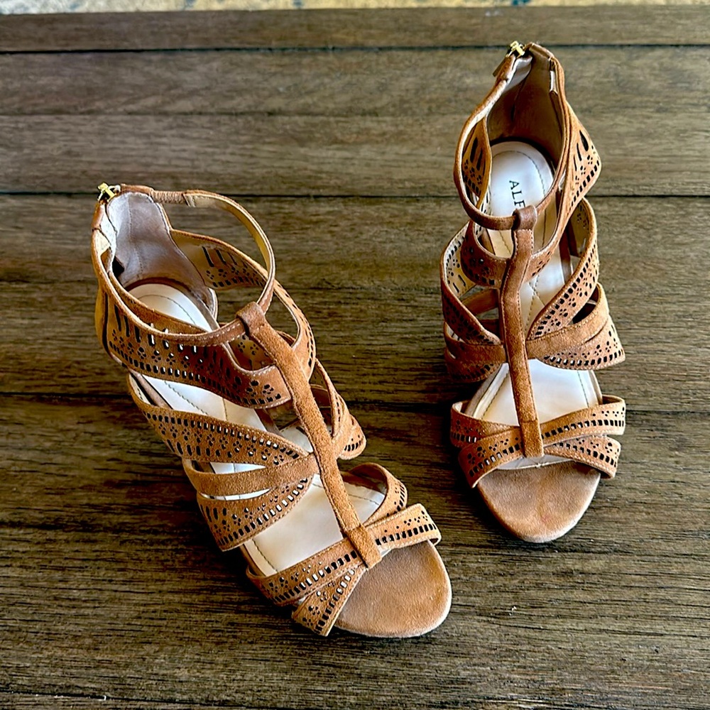 Alfani Women’s Chloe’s Leather Cage Strappy Sandals.   Size 6.5. Tan/Blush
